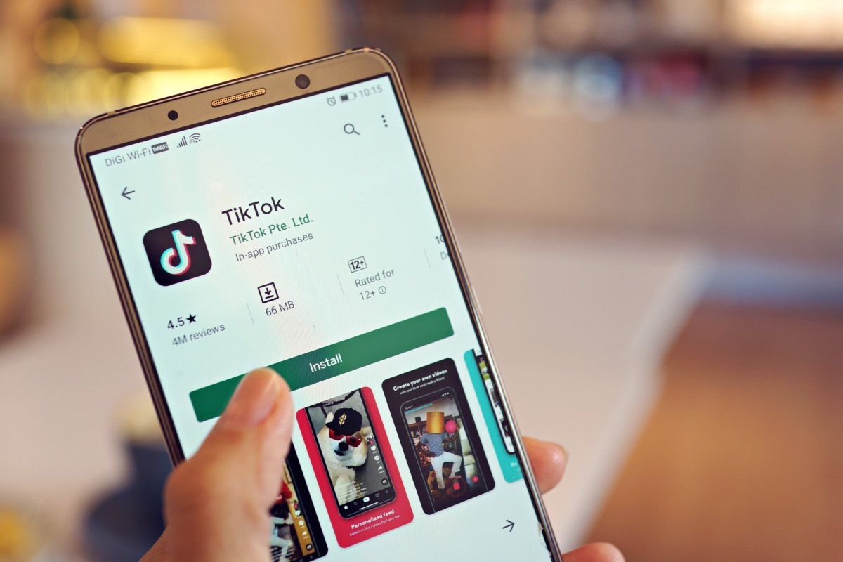 Foto Smartphone mit TikTok App
