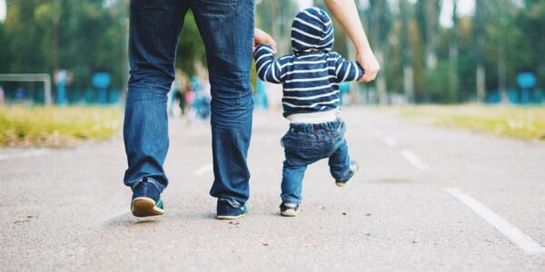 „Geschlechterneutrale Elternzeit“ versus gesetzliche Elternzeit